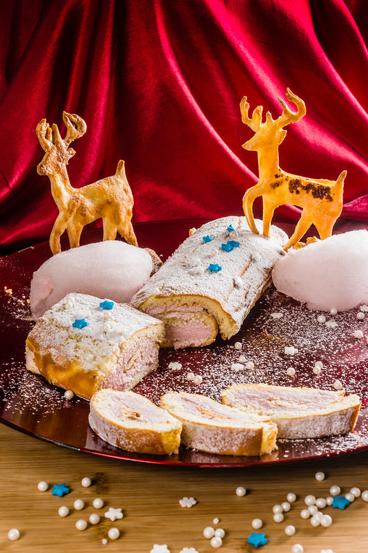Rolbiscuit met frambozen mousse vrij van gluten, lactose, koemelk en arm aan suiker